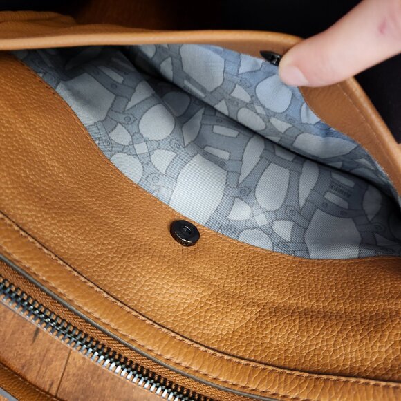 Aimee Kestenberg Kaiden brown leather crossbody shoulder bag in suede fringe - Picture 8 of 16